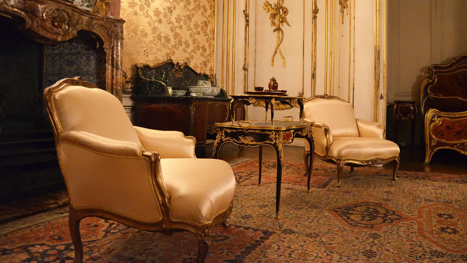 Stijlkamer met verguld meubilair